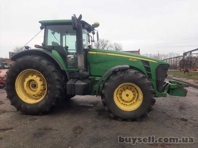 трактор John Deere 8530
