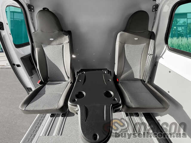 Вантажопасажирський Peugeot Expert,  Citroen Jumpy та Opel Vivaro