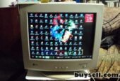 Монітор LG StudioWorks 563N в робочому стані