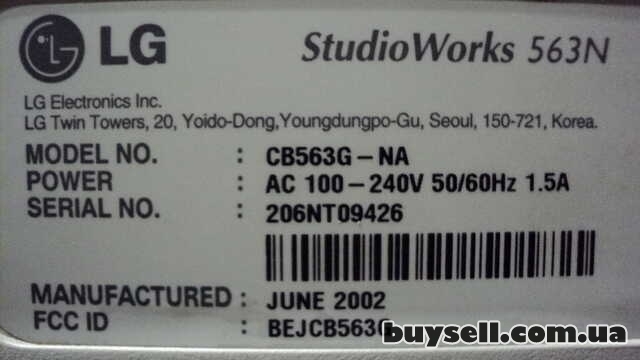 Монітор LG StudioWorks 563N в робочому стані