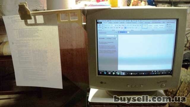 Монітор LG StudioWorks 563N в робочому стані