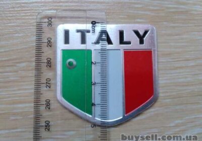 nakleyka_flag_italii_alyuminievaya_na_avto_4050639