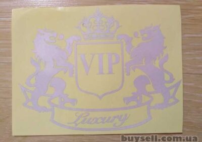 nakleyka_na_avto-moto_VIP_belaya_svetootrazhayuschaya_4050665