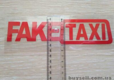 nakleyka_na_avto_FakeTaxi_krasnaya_svetootrazhayuschaya_4050069