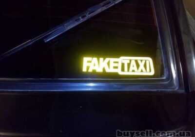 nakleyka_na_avto_FakeTaxi_svetootrazhayuschaya_tyuning_avto_4051157