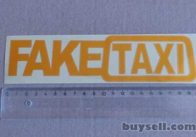nakleyka_na_avto_ili_moto_FakeTaxi_zhyoltaya_svetootrazhayuschaya_4050707