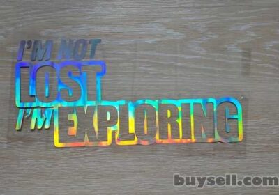 nakleyka_na_avto_im_not_lost_im_exploring_perevoditsya_ya_ne_poteryalsya_4049044