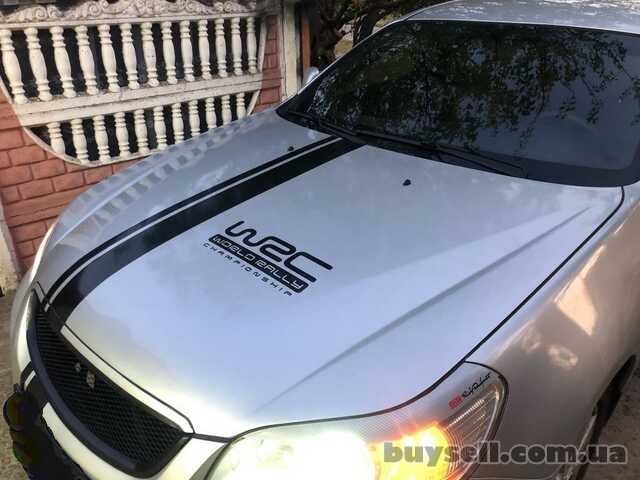 Наклейка на авто капот две полосы+WRC Белая