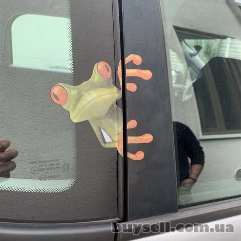 Наклейка на авто Лягушонок