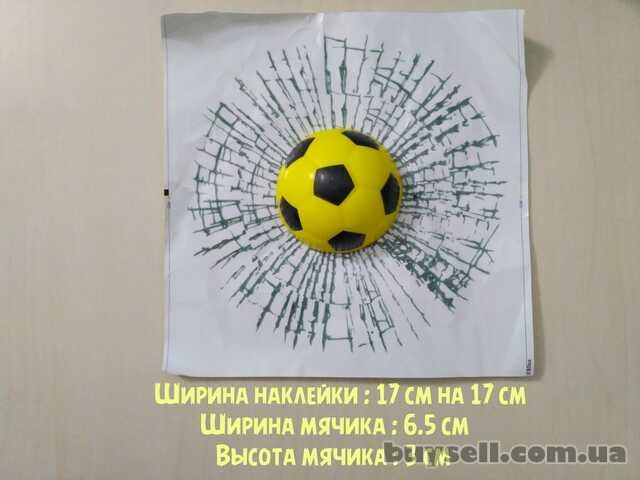 Наклейка на авто Мячик в окне авто жёлтый футбольный наклейка прикол