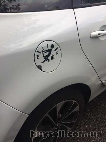 Наклейка на авто на крышку бака авто Черная