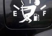 Наклейка на авто на крышку бака авто Черная,Белая светоотражающая