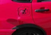 Наклейка на авто на крышку бака авто Черная,Белая светоотражающая