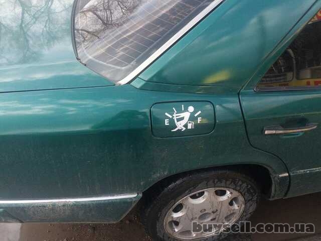 Наклейка на авто на люк бака авто Черная,  Белая