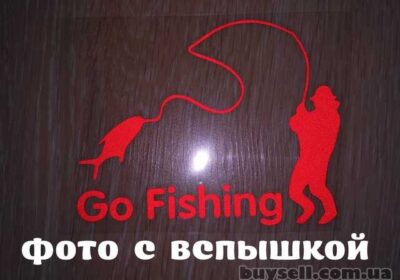 nakleyka_na_avto_na_rybalku_krasnaya_svetootrazhayuschaya_na_avto_4050977