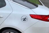 Наклейка на крышку бака авто Белая светоотражающий эффект