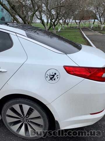 Наклейка на крышку бака авто Белая светоотражающий эффект
