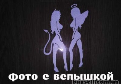 nakleyki_na_avto_chertenok_i_angelochek_belaya_svetootrazhayuschaya_4017829