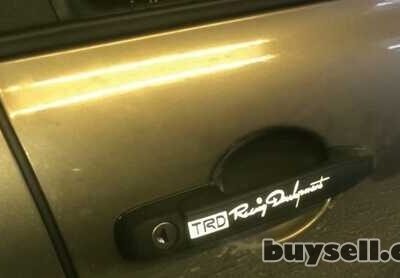 nakleyki_na_moto-avto_ruchki_TRD_nomer_7_belaya_svetootrazhayuschaya_4037131