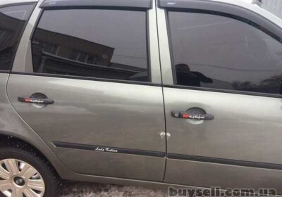 nakleyki_na_ruchki_avto_TRD_nomer_7_belaya_svetootrazhayuschaya__chernaya_4050401