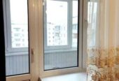 Продам 1- ком.  Королева / Вильямса.  Кирпич.  Мебель,  техника.