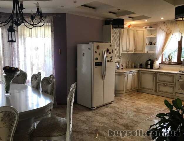 Продам двухэтажный дом в застроенном районе села Фонтанка.