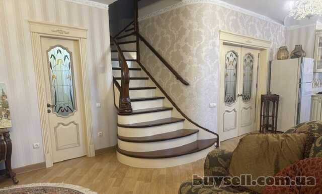 Продам двухуровневую квартиру,  131 кв.  м. ,  район парка Победы.