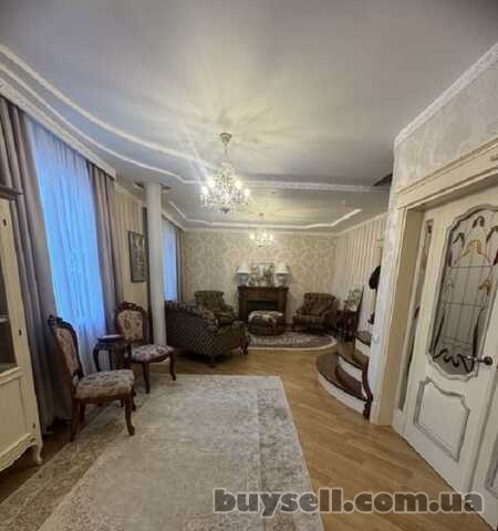 Продам двухуровневую квартиру,  131 кв.  м. ,  район парка Победы.