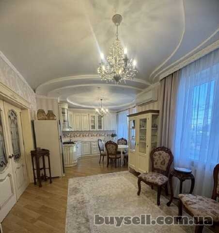 Продам двухуровневую квартиру,  131 кв.  м. ,  район парка Победы.