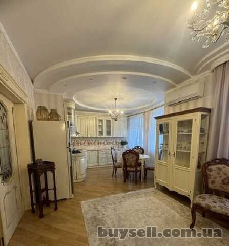Продам двухуровневую квартиру,  131 кв.  м. ,  район парка Победы.