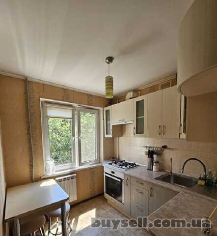 Продам квартиру 33 кв.  м. ,  4/5,  ул.  Ген.  Бочарова/Жолио Кюри.