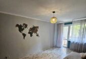 Продам квартиру 33 кв.  м. ,  4/5,  ул.  Ген.  Бочарова/Жолио Кюри.