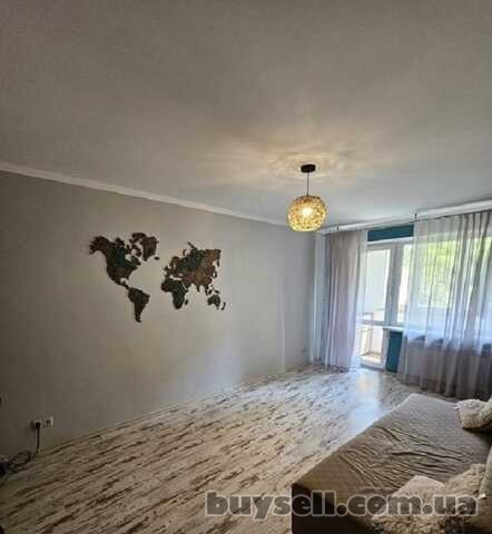 Продам квартиру 33 кв.  м. ,  4/5,  ул.  Ген.  Бочарова/Жолио Кюри.