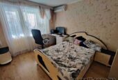 Продам квартиру 43 кв.  м. ,  4/5,  1-я ст.  Люстдорфской дор.