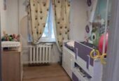 Продам квартиру 52 кв.  м. ,  2/5,  ул.  Ген.  Петрова/Космонавтов.