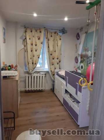 Продам квартиру 52 кв.  м. ,  2/5,  ул.  Ген.  Петрова/Космонавтов.