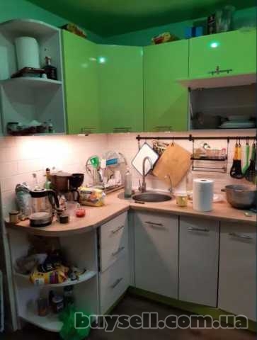 Продам квартиру 52 кв.  м. ,  2/5,  ул.  Ген.  Петрова/Космонавтов.