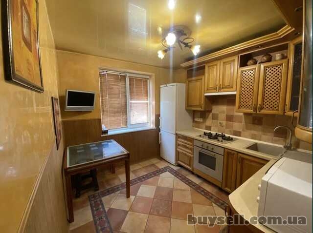 Продам квартиру 56 кв.  м. ,  9/10,  Небесной сотни пр.  /Школьный Аэр