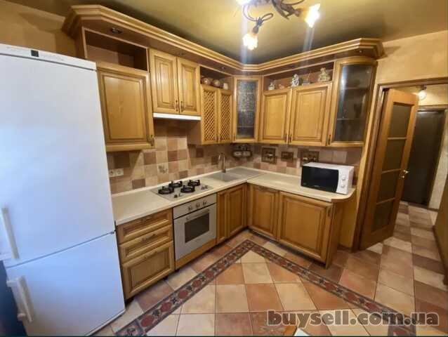 Продам квартиру 56 кв.  м. ,  9/10,  Небесной сотни пр.  /Школьный Аэр
