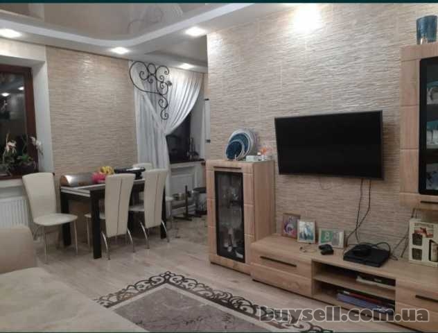 Продам квартиру 60 кв.  м. ,  5/5,  1-я ст.  Люстдорфской дороги