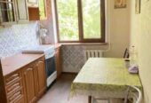 Продам квартиру 61 кв.  м. ,  4/5,  Небесной сотни пр.  /13-ый трамвай