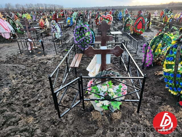 Оградки на могилу,   кладбище.