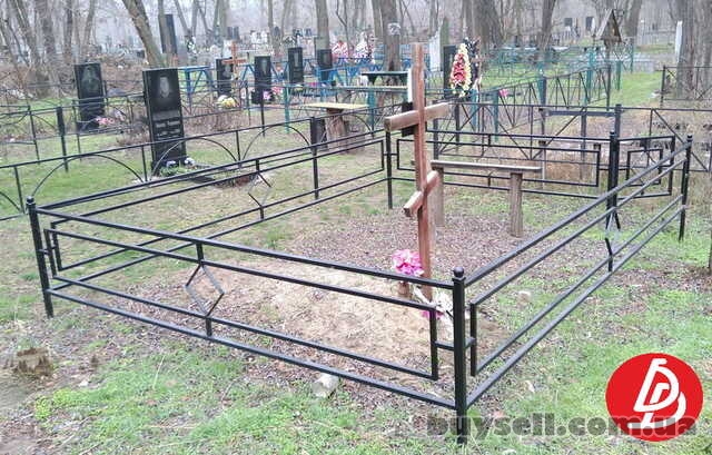 Оградки на могилу,   кладбище.