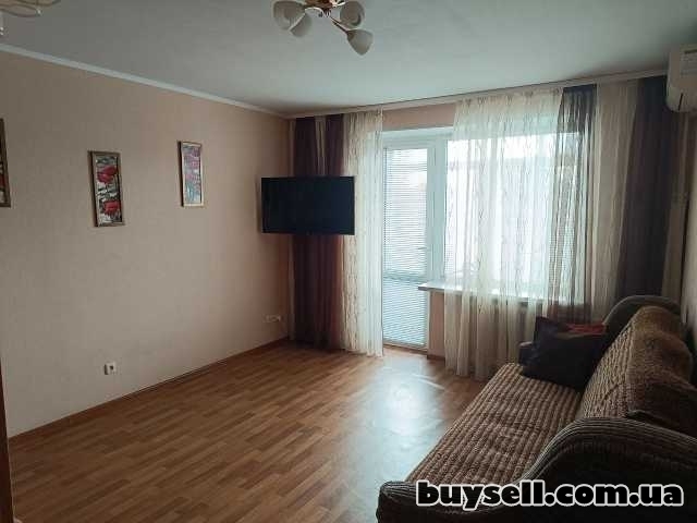 Посуточно 1-к.       кв-ра с кондиционером в центре,       евроремонт