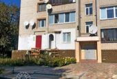Продам 3-Х комнатную 104 квадрата на ДНСе. Кирпичный дом 2000 года.