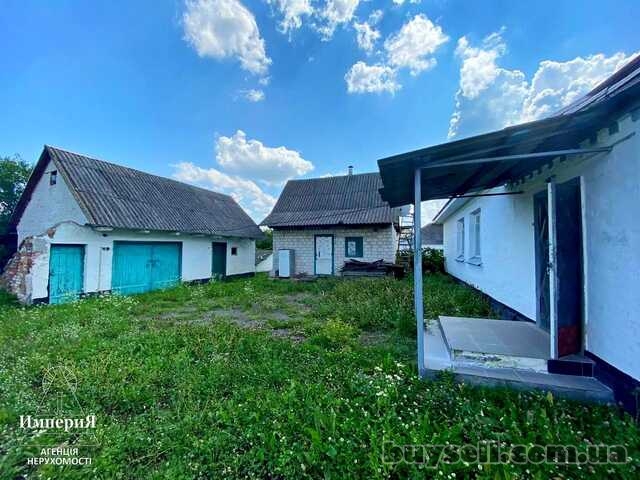 Продам дом в Центре села Тушки.Все коммуникации.