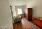 Продам кирпичный дом в Центре села Великополовецкое.Участок 65 соток.