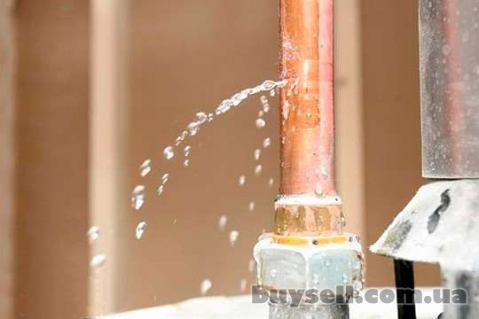 Усунення витоку води в трубі зварюванням