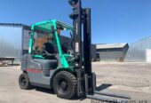 Вилочный автопогрузчик Mitsubishi с двумя дополнительными гидролиниями