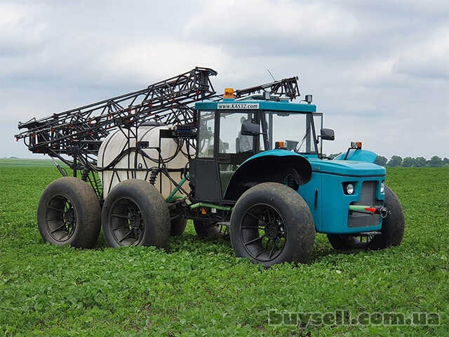 Самохідний обприскувач Водолій ЕСМ-3